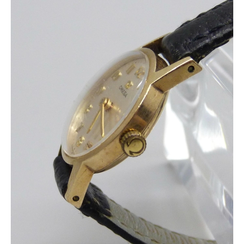 923 - A lady's 9ct gold cased Omega wristwatch