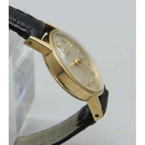 923 - A lady's 9ct gold cased Omega wristwatch