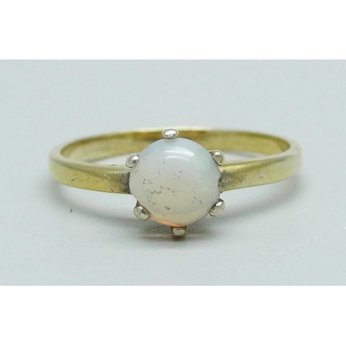 932 - A silver gilt Ethiopian opal solitaire ring, stone a/f, P