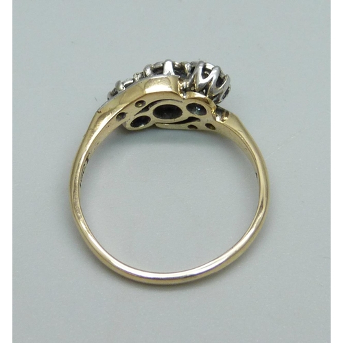 940 - A 1940's 18ct gold and diamond ring, approximately 0.80ct diamond weight, 3.2g, M