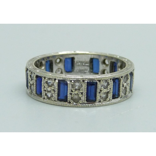 942 - A wide white metal and blue and white spinel ring, 4.4g, P