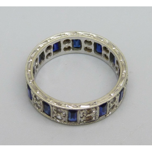 942 - A wide white metal and blue and white spinel ring, 4.4g, P