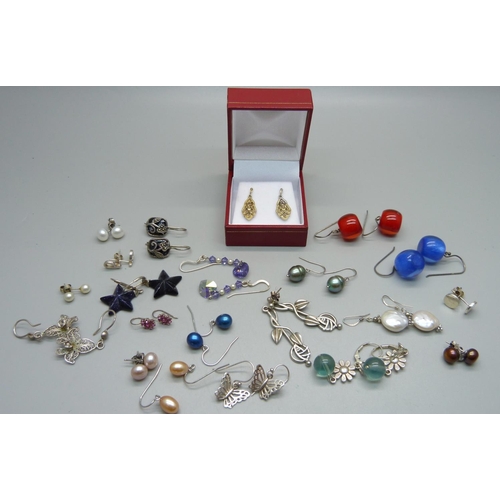 979 - A pair of silver gilt diamond set earrings and 20 pairs of silver earrings