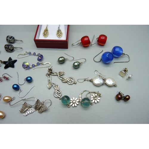 979 - A pair of silver gilt diamond set earrings and 20 pairs of silver earrings