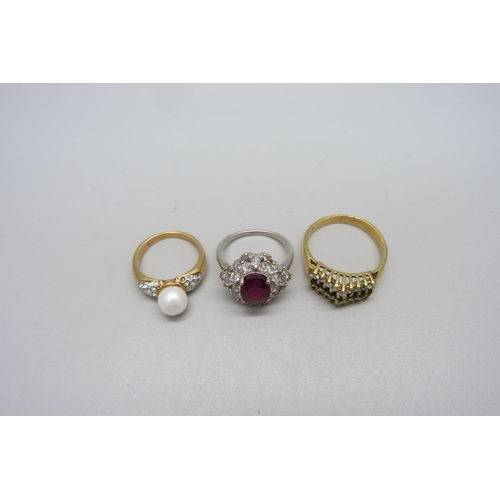 995 - A silver ring with red stone, N, and two costume rings