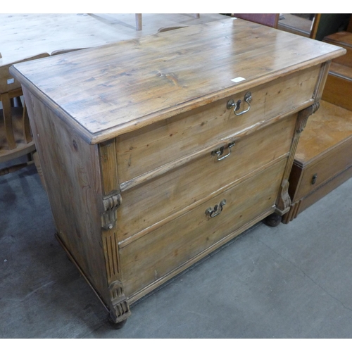 122 - A 19th Century French three drawer commode