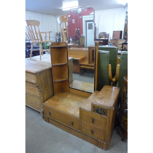 123 - An Art Deco oak dressing table