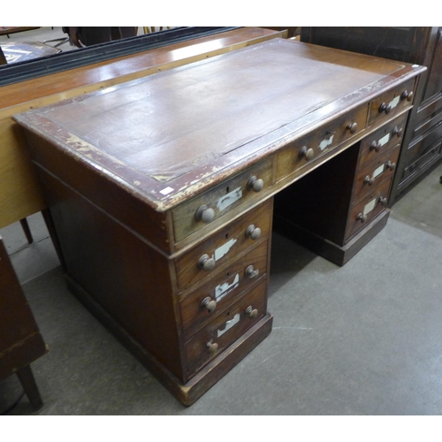 142 - A Victorian mahogany pedestal desk