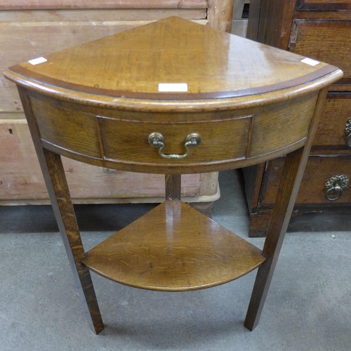 152 - A George III style oak corner occasional table