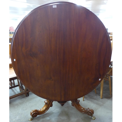 163 - A Victorian mahogany circular tilt top breakfast table