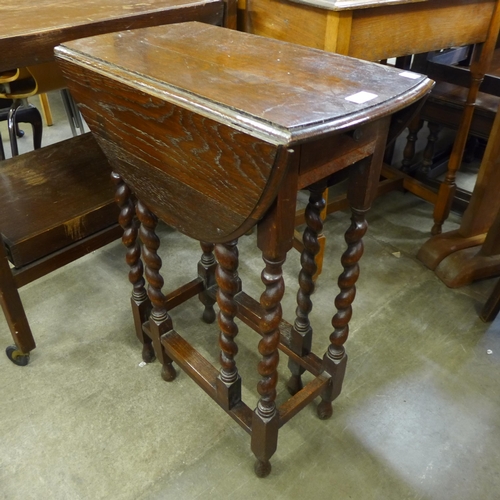 205 - A small oak barleytwist gateleg table