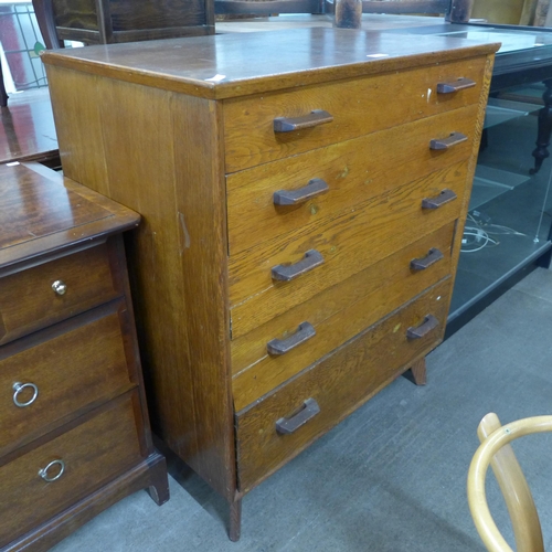 232 - An oak chest of drawers, a/f