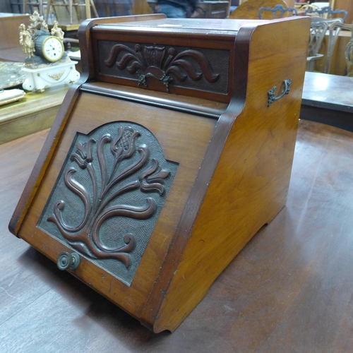 249 - An Edward VII walnut coal scuttle