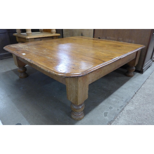 250 - A large pine coffee table