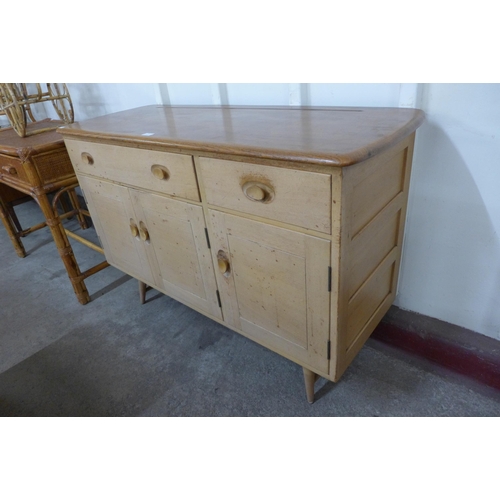 87 - An Ercol Blonde elm and beech Windsor sideboard