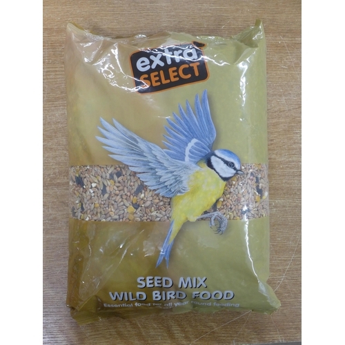 2479 - 24 bags of Extra Select seed mix/wild bird feed (3kg bags) - expiry date May 2024