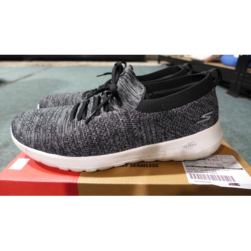 3134 - Ladies Grey Skechers - UK Size: 8 * This lot is subject to VAT