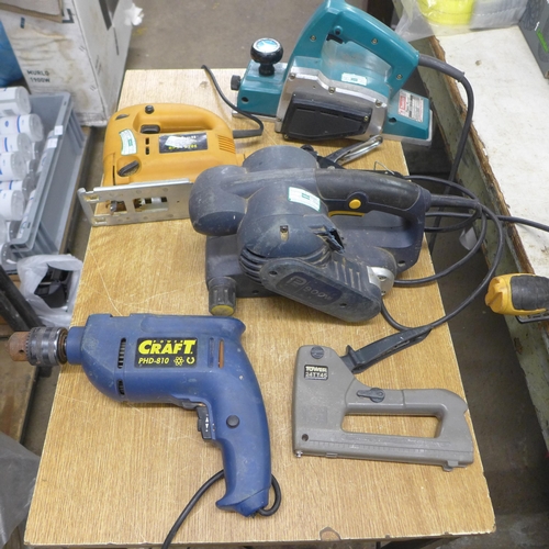 2014 - A pro performance sander CLM900BSK, Makita planner 1125,  Einhell jigsaw BPS 520E, staple gun and a ... 