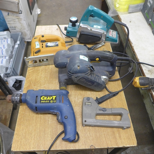 2014 - A pro performance sander CLM900BSK, Makita planner 1125,  Einhell jigsaw BPS 520E, staple gun and a ... 