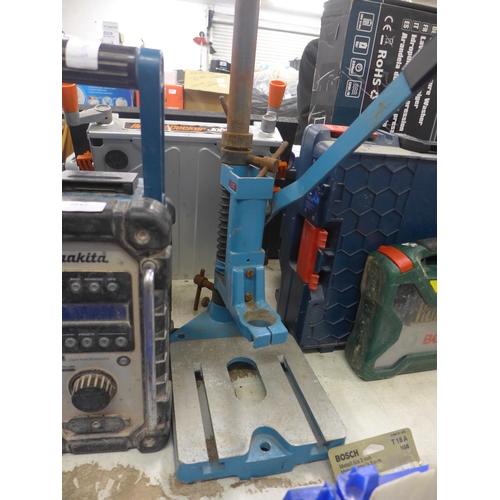 2042 - A Makita site radio and a Wolf drill stand