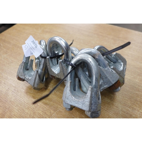 2076 - 10 Large shackles - unused