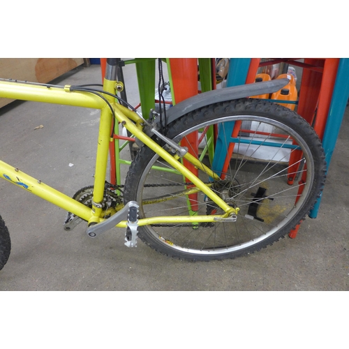 2241 - A yellow Raleigh X-Trail bike