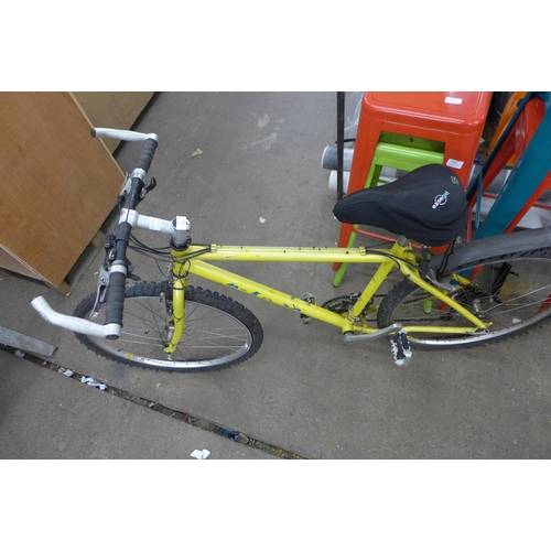 2241 - A yellow Raleigh X-Trail bike