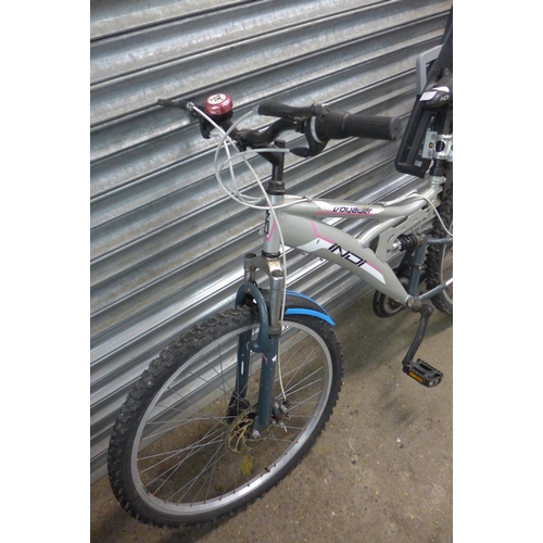 2245 - A lady's Indi Voyager bike with child's seat