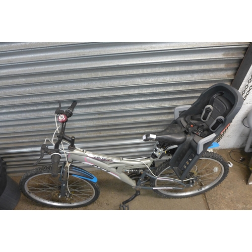 2245 - A lady's Indi Voyager bike with child's seat