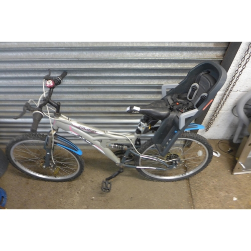 2245 - A lady's Indi Voyager bike with child's seat