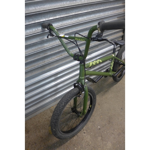 2246 - A Giant Method 00 green BMX