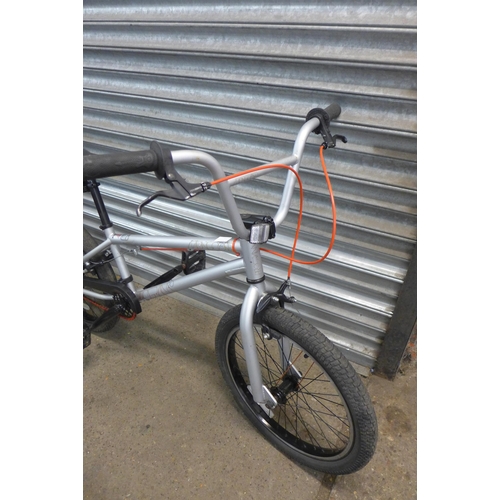 2247 - A Mongoose 20 silver BMX