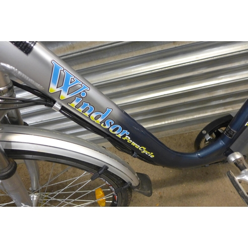 2249 - A Windsor Powacycle electric bike with keys and battery