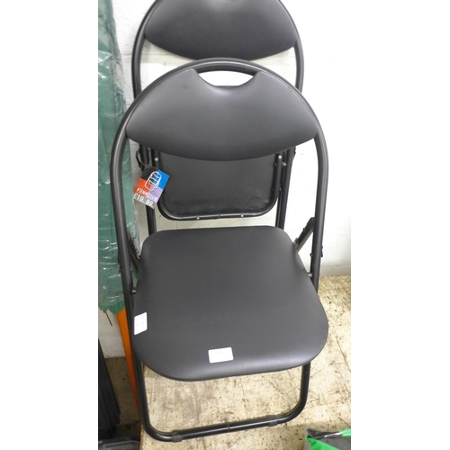 2276 - Two folding chairs