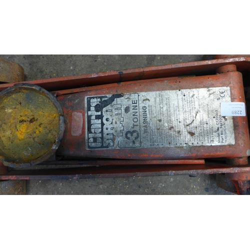 2289 - A 3 ton trolley jack