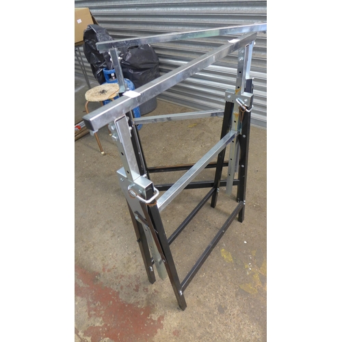 2302 - Two tool stands