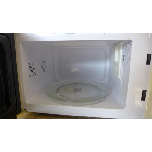 2315 - A Russell Hobbs 700w microwave