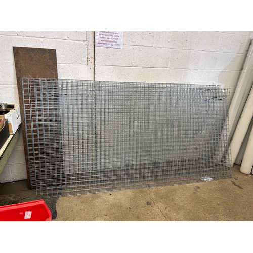 2468 - Five sections of 8ft x 4ft wire mesh