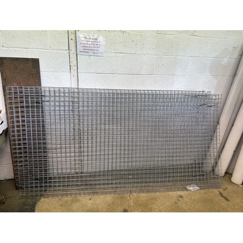 2469 - Five sections of 8ft x 4ft wire mesh