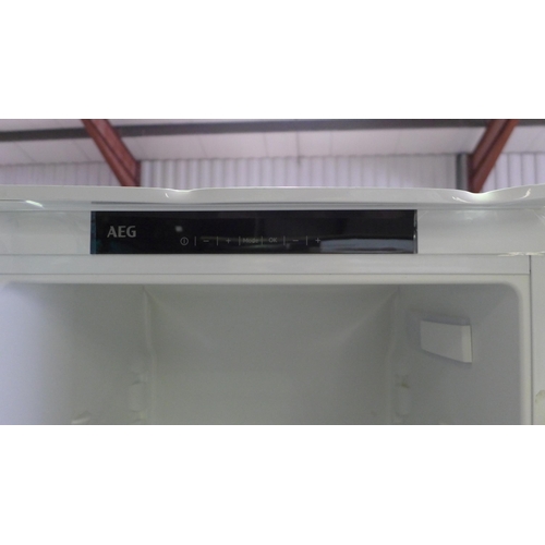 3242 - AEG 50/50 Fridge Freezer (Frost Free) (H1772xW540xD549) - model no.:- SCE8181VNS, original RRP £574.... 