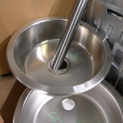 3123 - Stainless Steel Worktop Leg and Two 450mm Round Stainless Steel Sinks (413-112,221)   * This lot is ... 