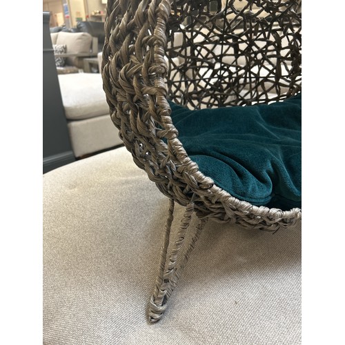 1429 - A wicker effect pet bed