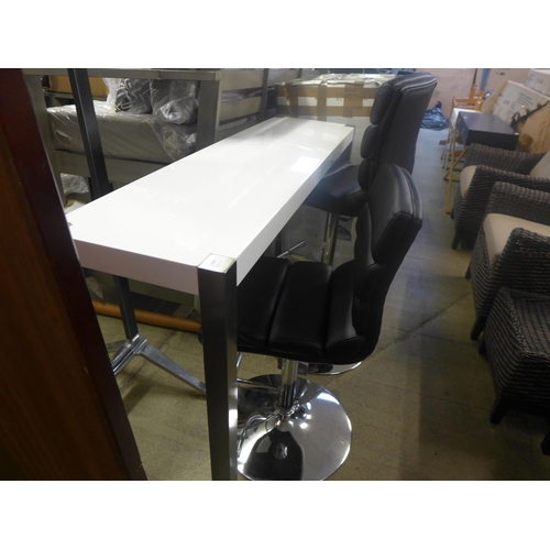 1628 - A white high gloss breakfast bar with two black gas lift bar stools