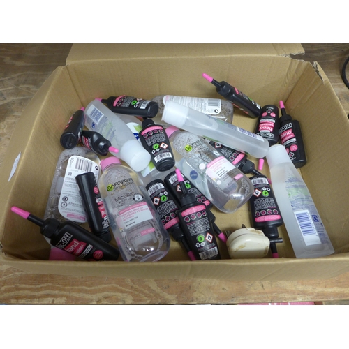 2350 - A box of cosmetics and vintage hair curlers - hair curlers failed electrical safety test due to eart... 