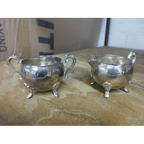 2351 - A plated tea and coffee set