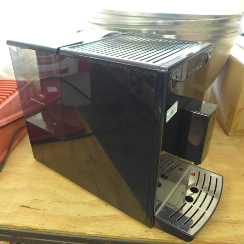 2392 - A Melitta coffee machine and four Catto Solo colour changing tumblers