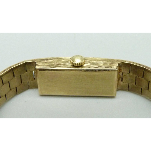 1004 - A lady's 9ct gold Accurist wristwatch, total weight with movement 25.3g, with box