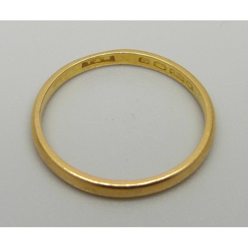 1012 - A 22ct gold wedding band, 2.1g, O