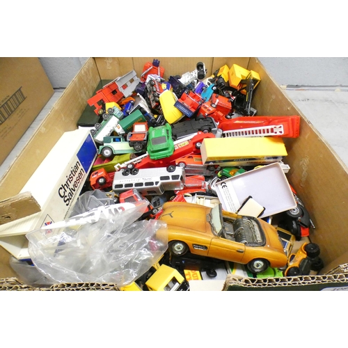 1086 - A box of mixed die-cast model vehicles, some playworn **PLEASE NOTE THIS LOT IS NOT ELIGIBLE FOR POS... 