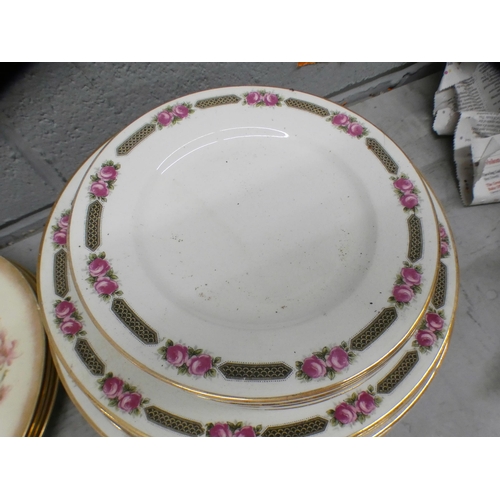 1089 - A collection of Wedgwood china and other mixed china **PLEASE NOTE THIS LOT IS NOT ELIGIBLE FOR POST... 